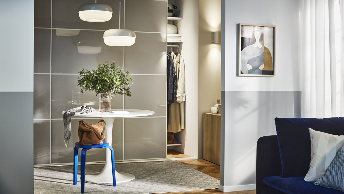 IKEA - Елегантен и приветлив коридор с много място за съхранение 