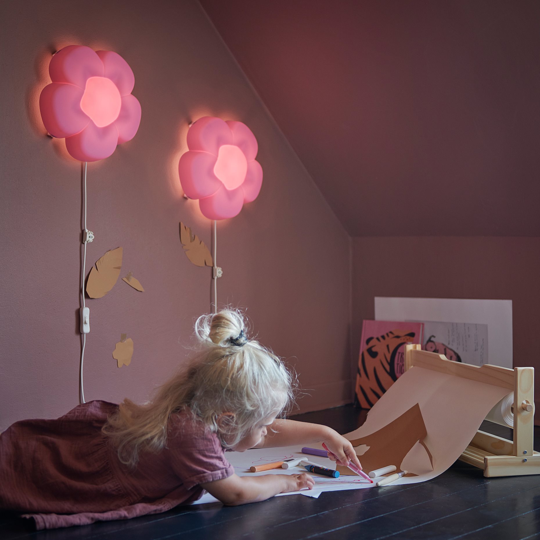 UPPLYST, LED стенна лампа - цвете, 004.403.39
