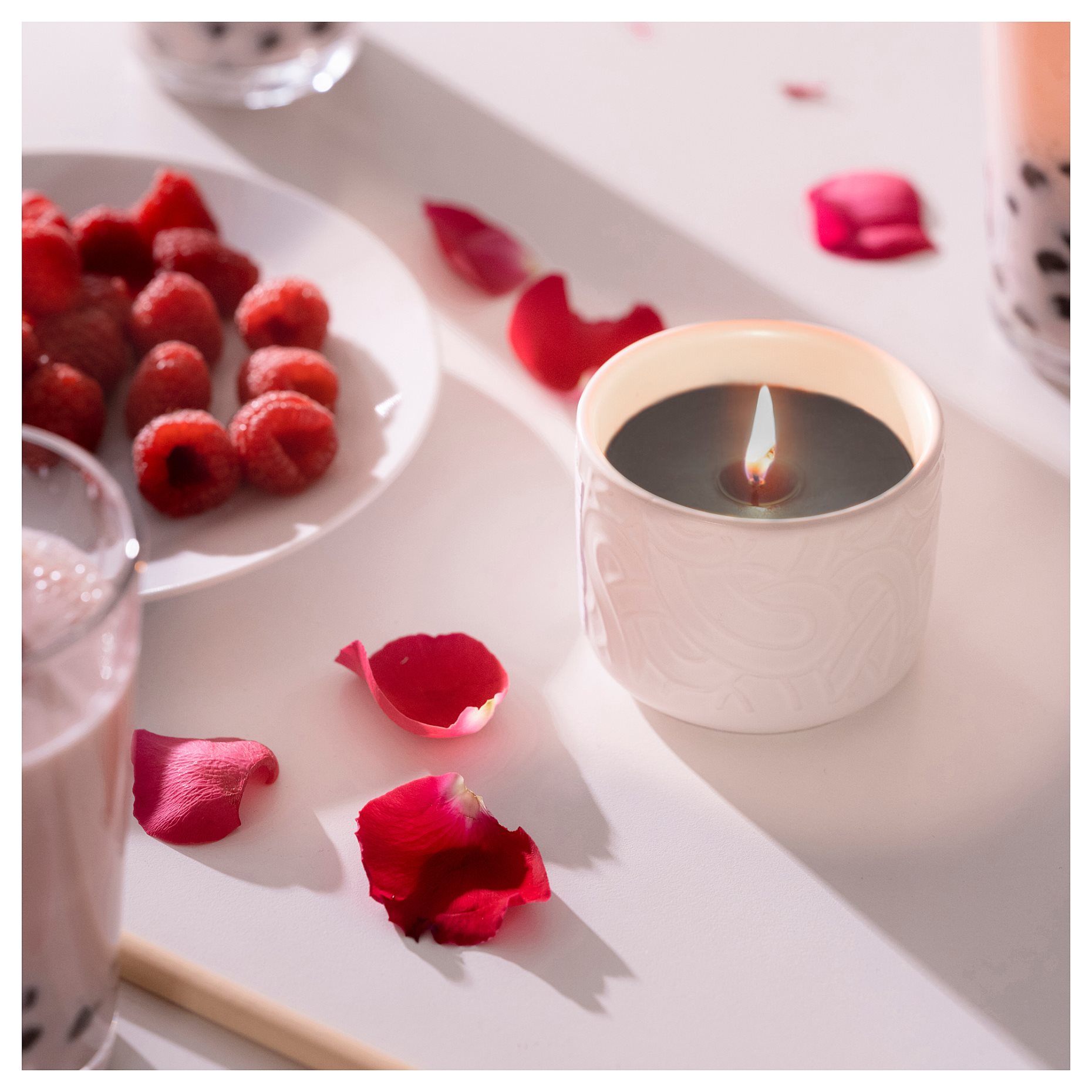 SOTRONN, ароматна свещ в керамична чашка, червени горски плодове и ванилия, 805.623.79