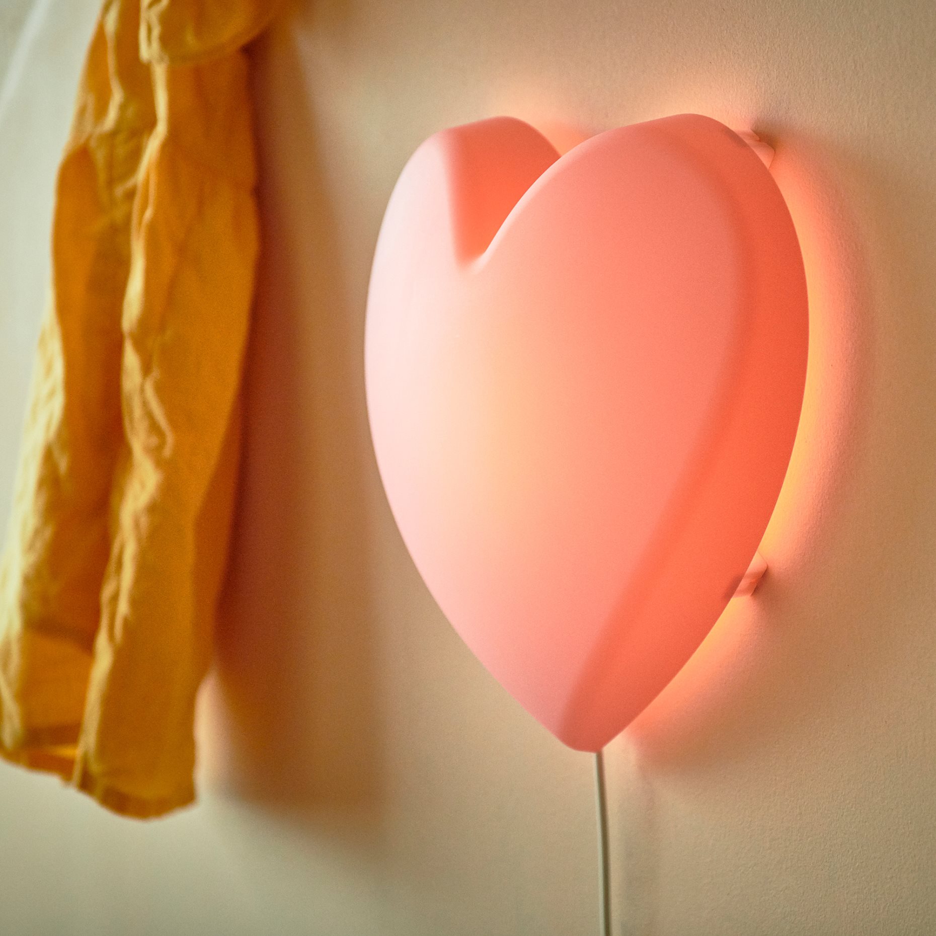 UPPLYST, LED стенна лампа - сърце, 404.403.42