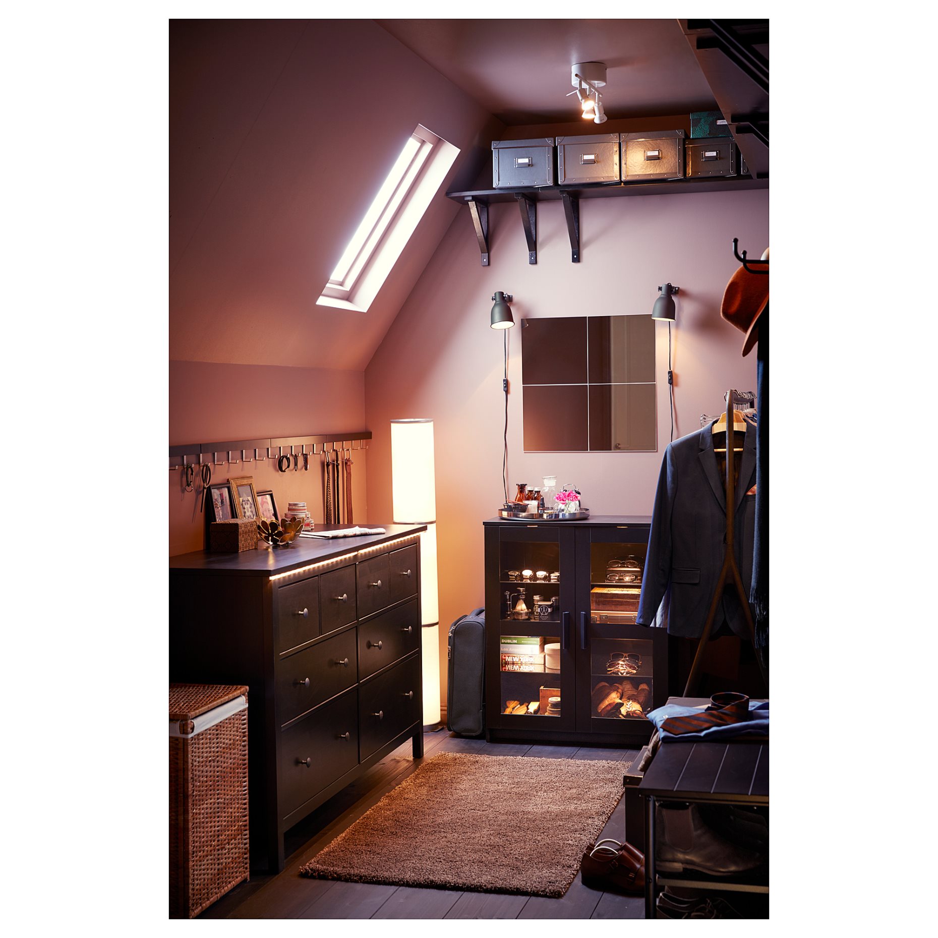 HEMNES, скрин с 8 чекмеджета, 160x95 см, черно-кафяво, 402.392.74
