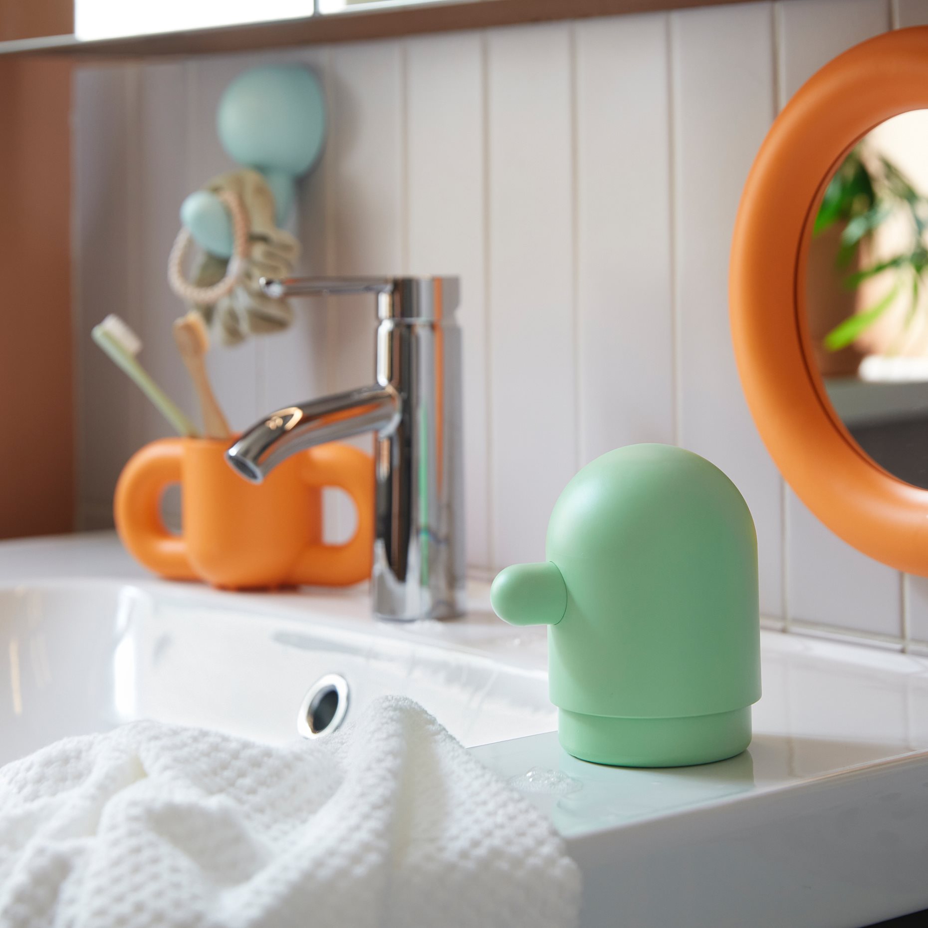 HUMLESJÖN, дозатор за сапун, 106.009.64