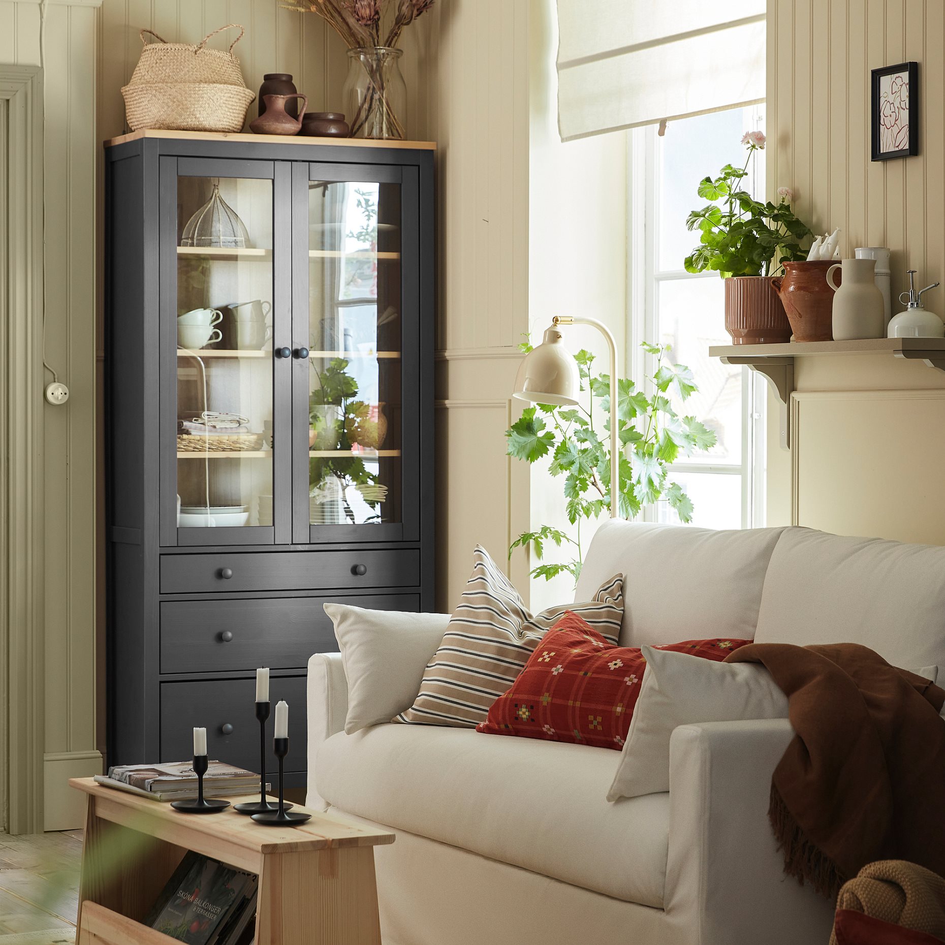 HEMNES, витрина с 3 чекмеджета, 504.522.97