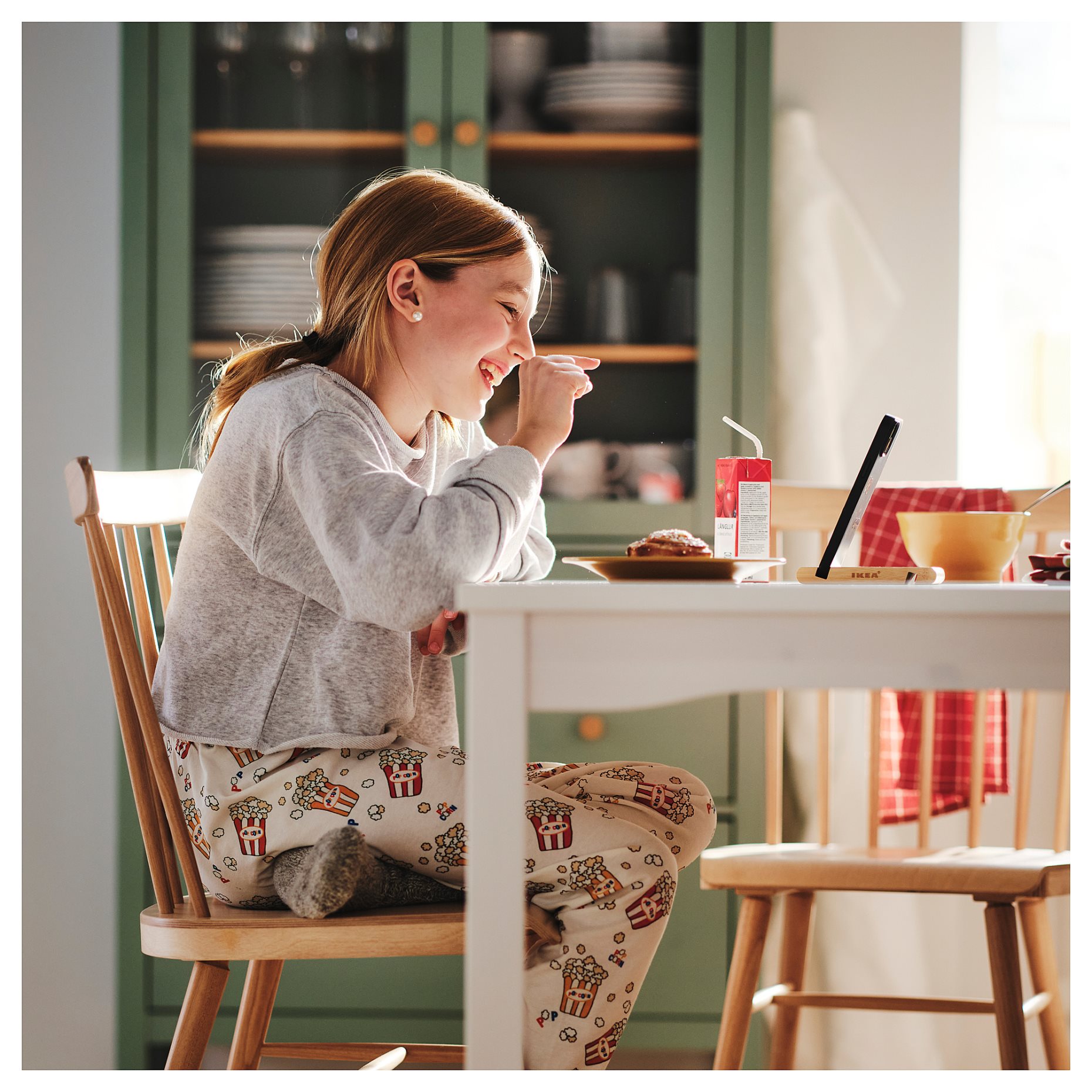 HAUGA/HÖGVED, маса и 4 стола, 696.124.65