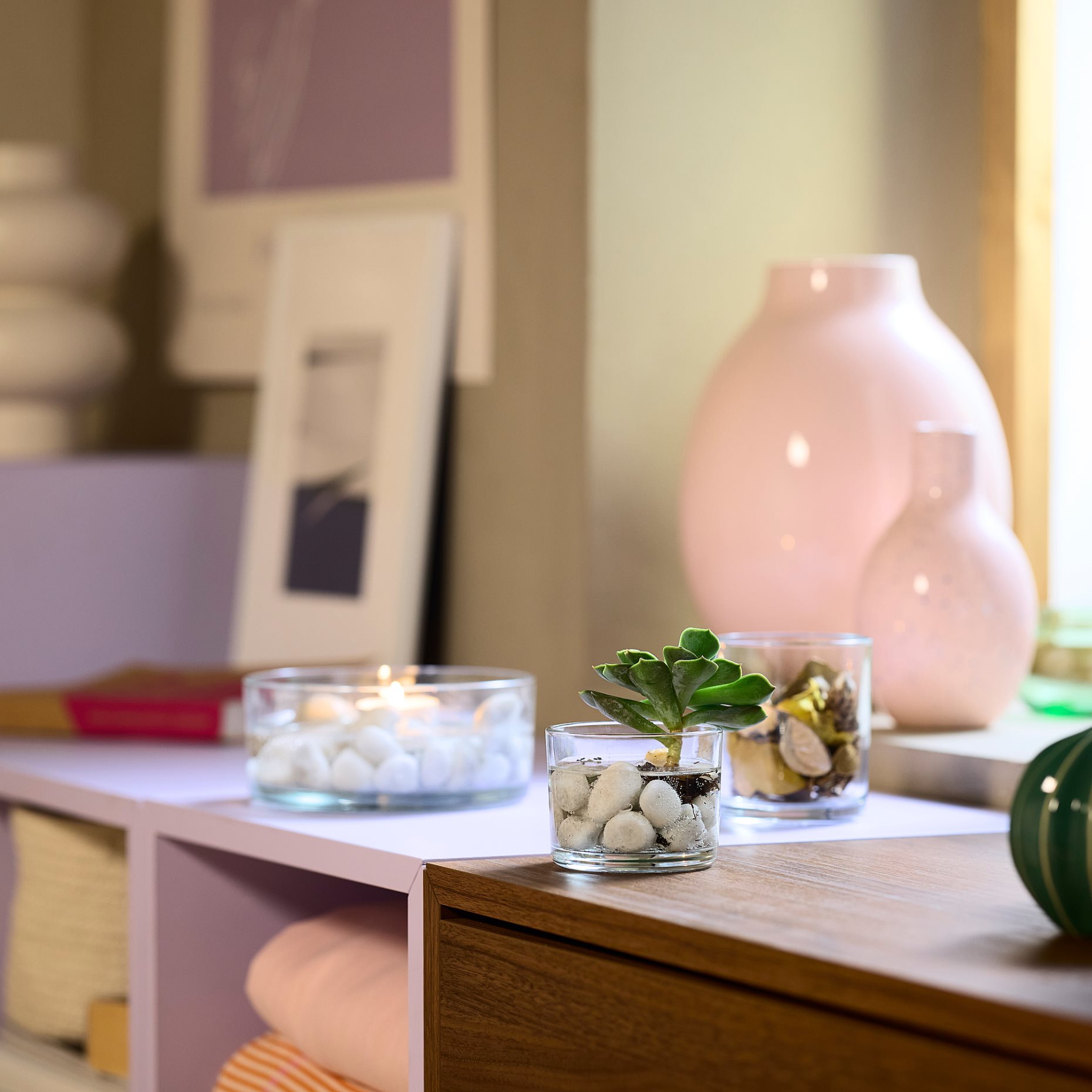 LOTSFÅGEL, ароматна свещ в стъклена чашка, Праскова, 40 ч., 706.083.92