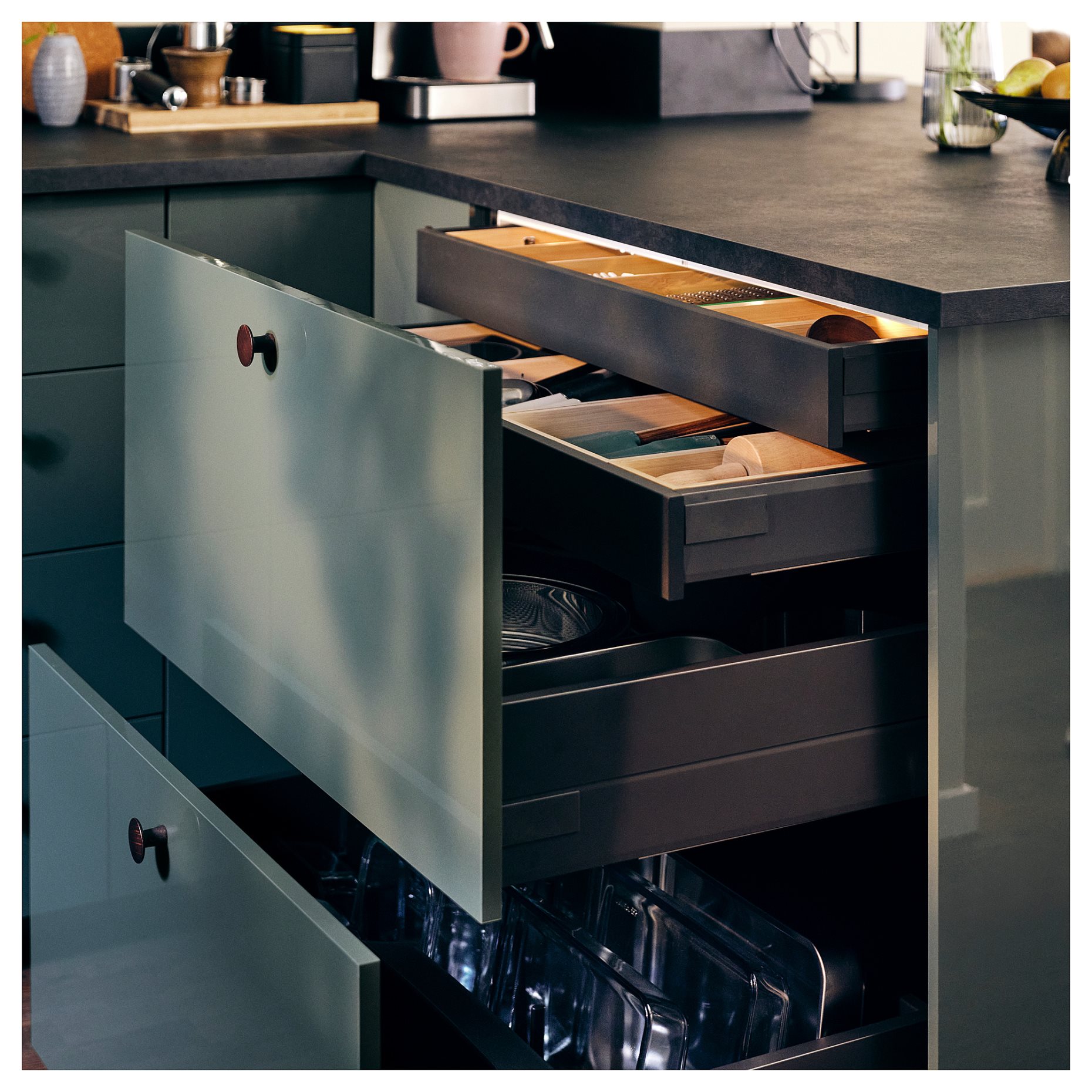 KNIVSHULT, чекмедже, ниско, 806.006.68