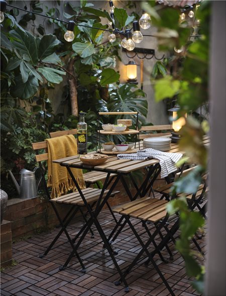 Градински мебели